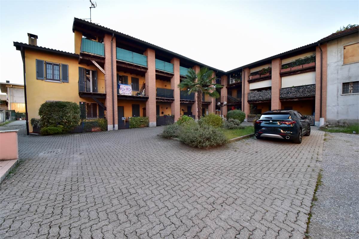 Cantù Bilocale in corte ristrutturata