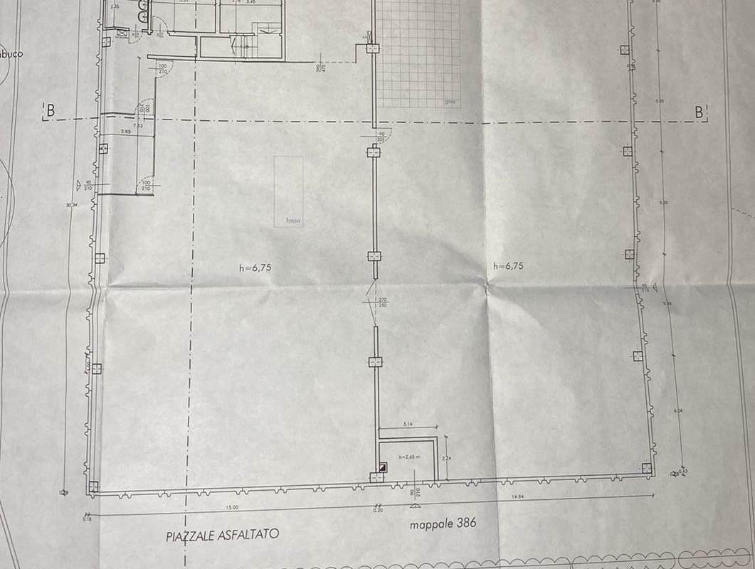 Capannone con piazzale