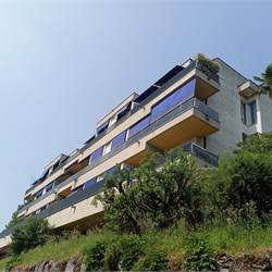 Como panoramico quadrilocale con terrazzi e box doppio