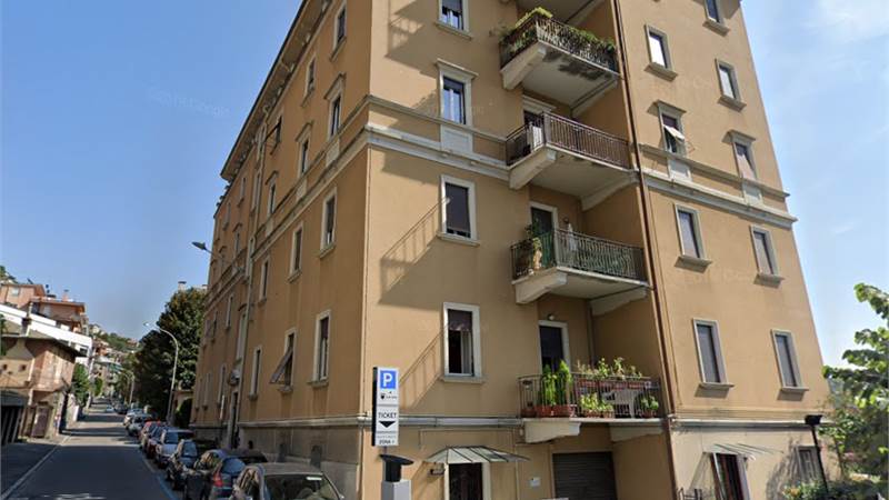VIA CRISPI VENDITA