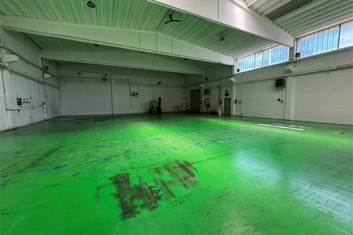 Guanzate Capannone con Uffici