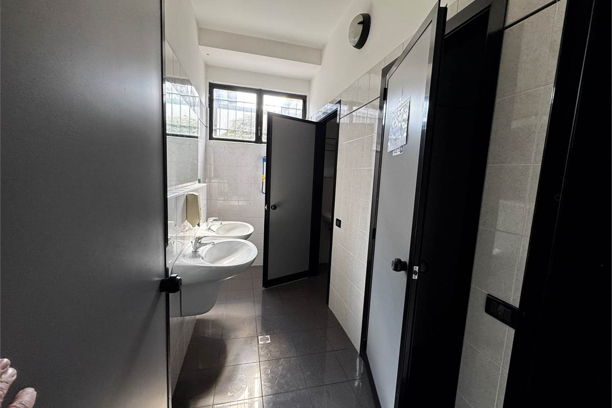 Guanzate Capannone con Uffici