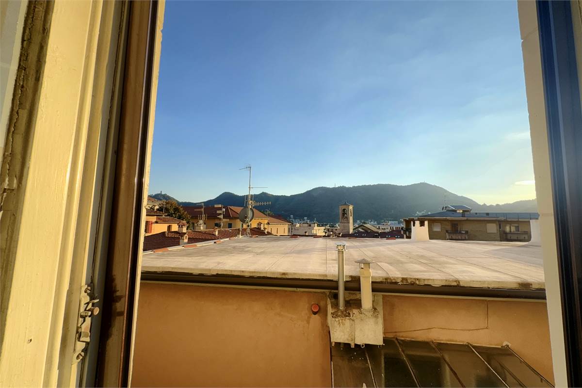 VIA CRISPI VENDITA