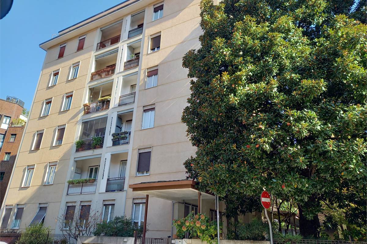 Como Borghi Vendesi Ottimo Trilocale Piano Alto