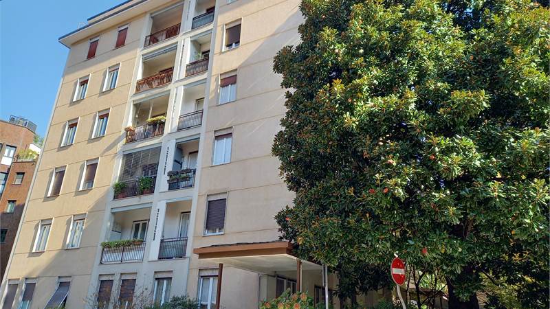 Como Borghi Vendesi Luminoso Trilocale Piano Alto