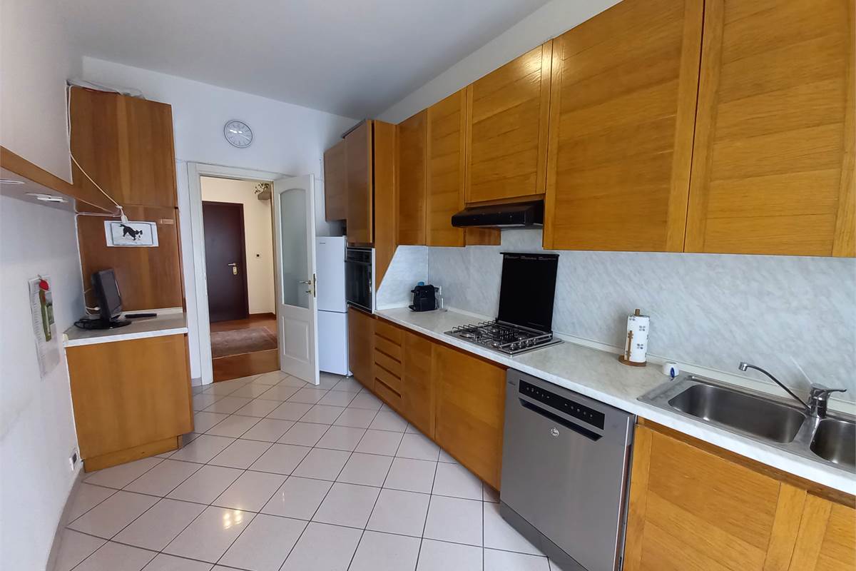 Como Borghi Vendesi Ottimo Trilocale Piano Alto