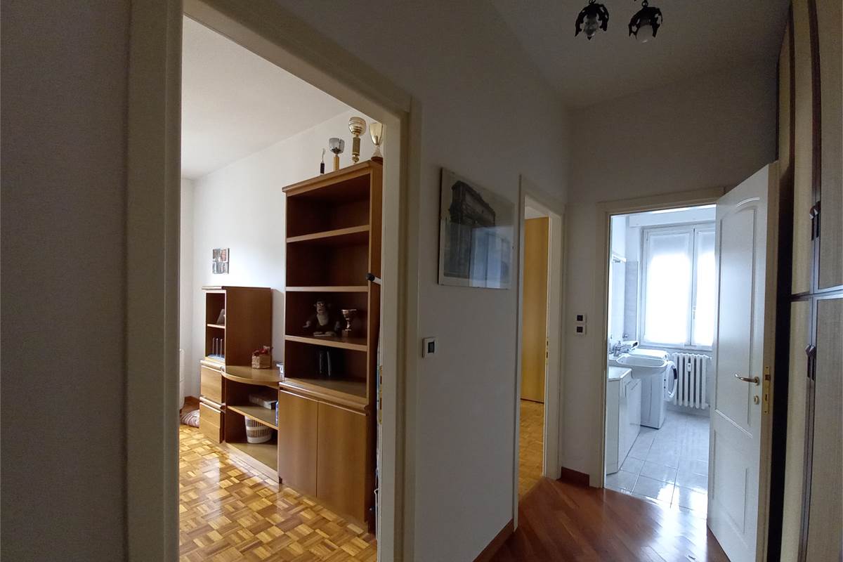 Como Borghi Vendesi Ottimo Trilocale Piano Alto