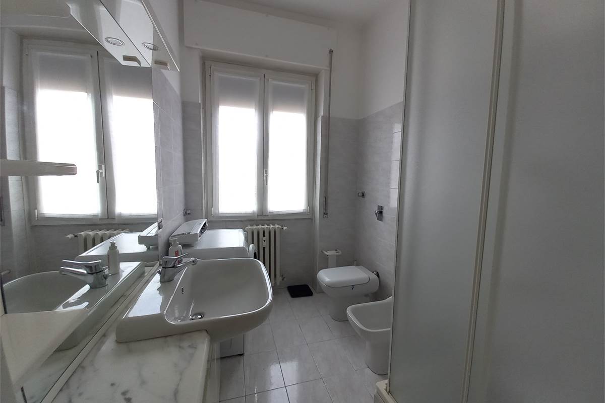 Como Borghi Vendesi Ottimo Trilocale Piano Alto