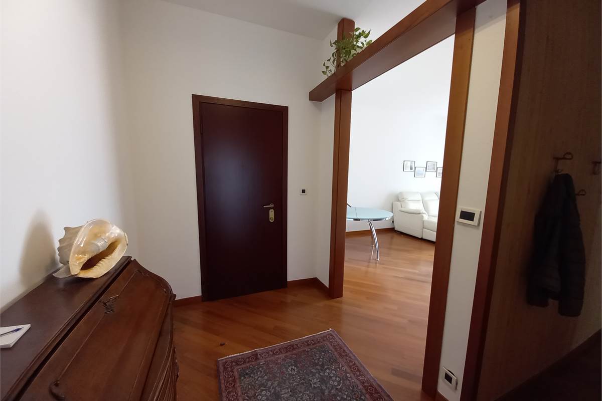 Como Borghi Vendesi Ottimo Trilocale Piano Alto