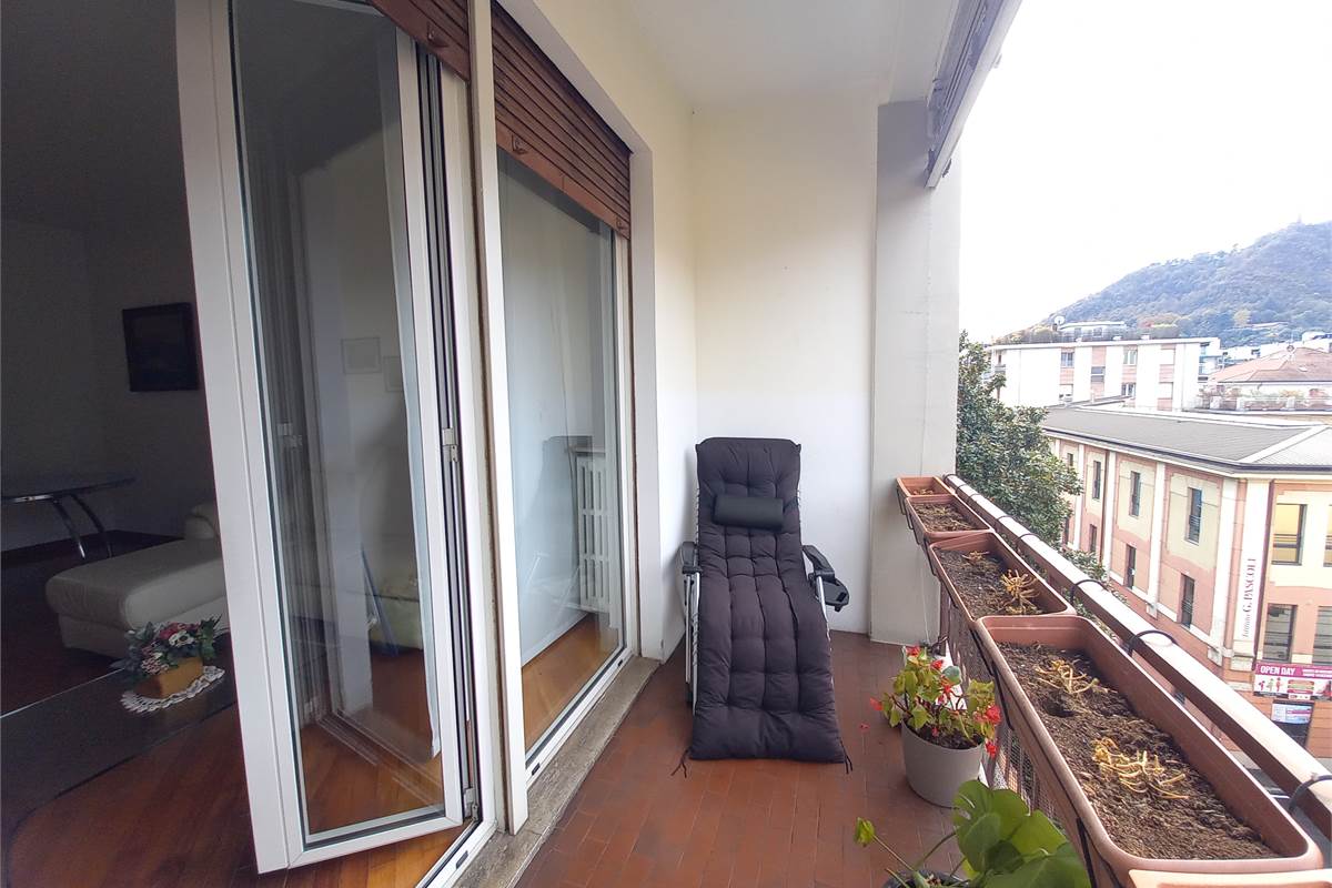 Como Borghi Vendesi Ottimo Trilocale Piano Alto