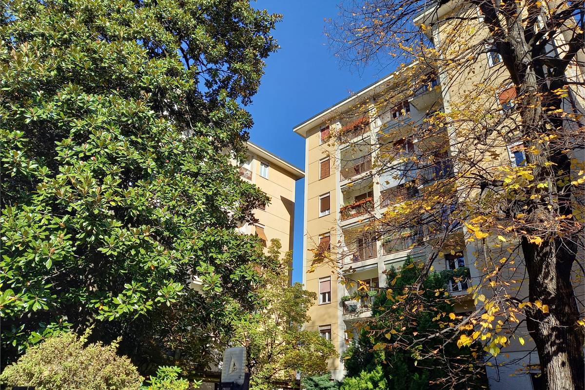 Como Borghi Vendesi Ottimo Trilocale Piano Alto