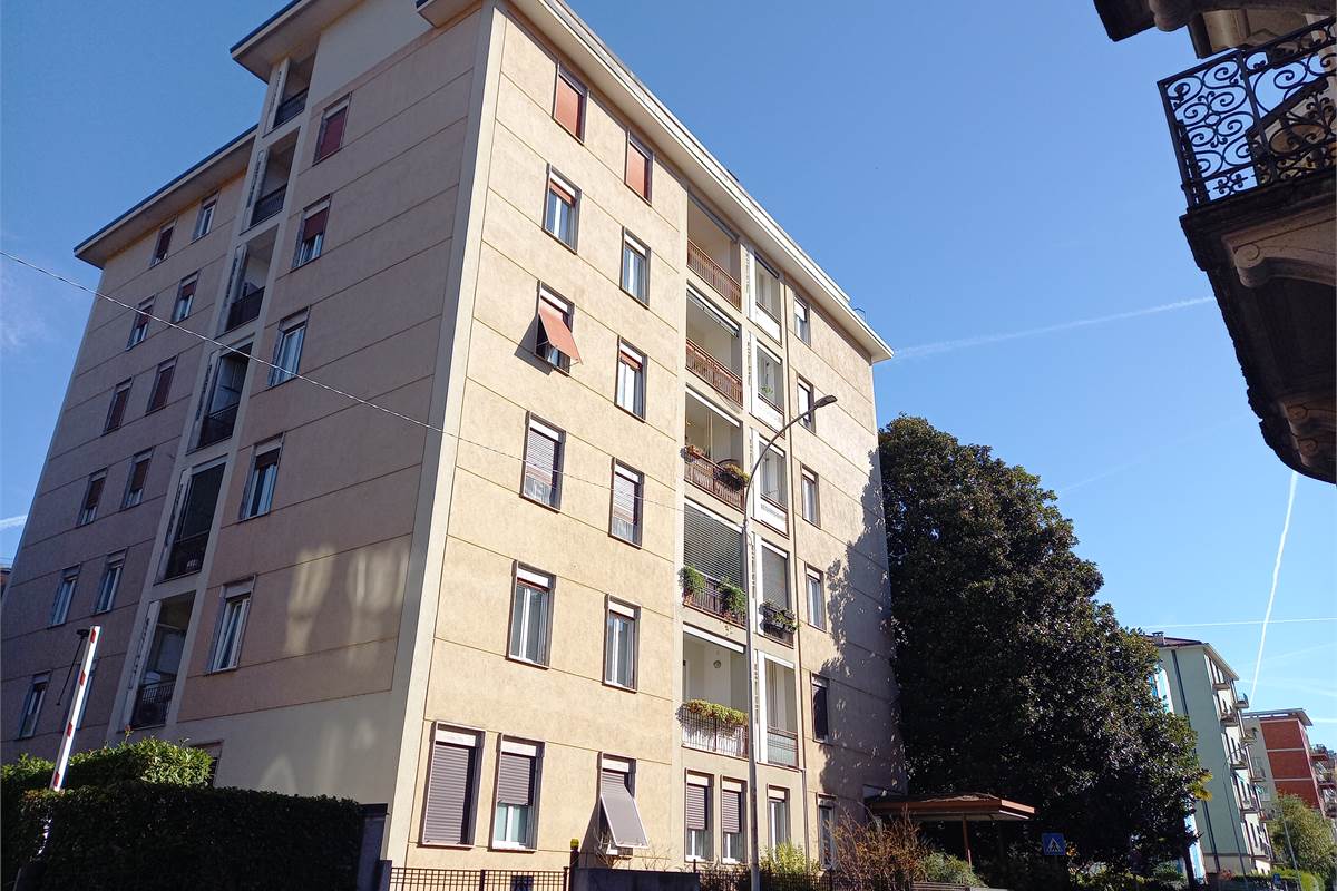 Como Borghi Vendesi Ottimo Trilocale Piano Alto