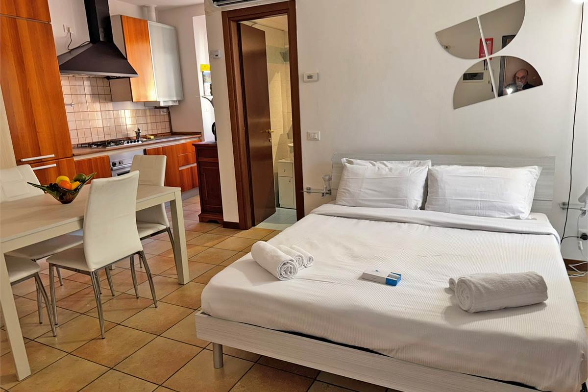 Ampio Monolocale a due passi dalle mura.