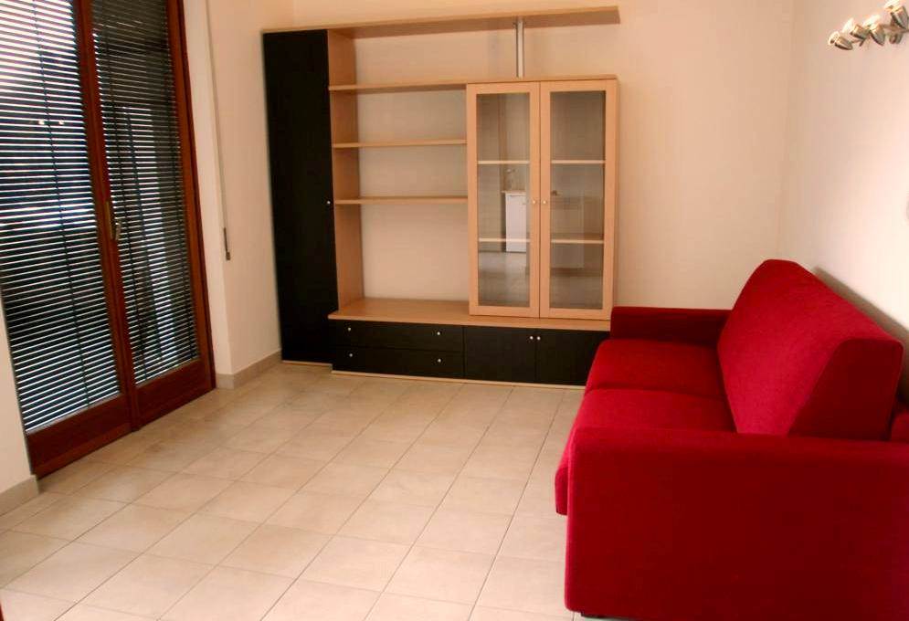 ampio monolocale con terrazzo