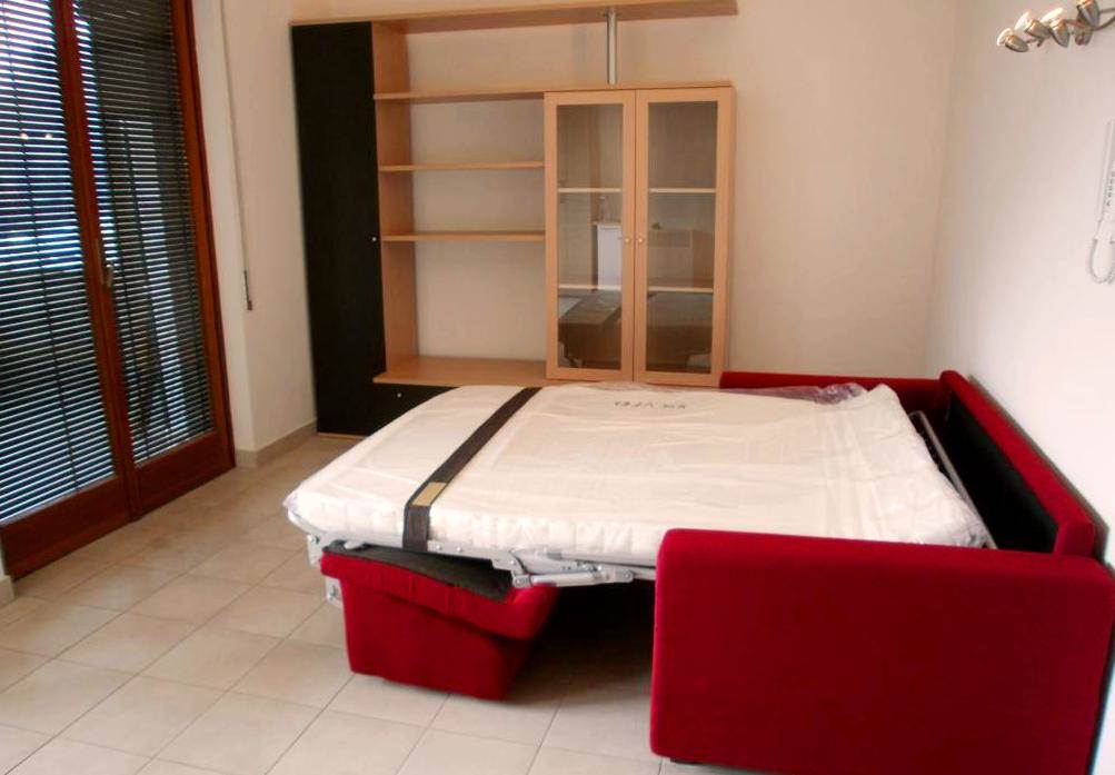 ampio monolocale con terrazzo