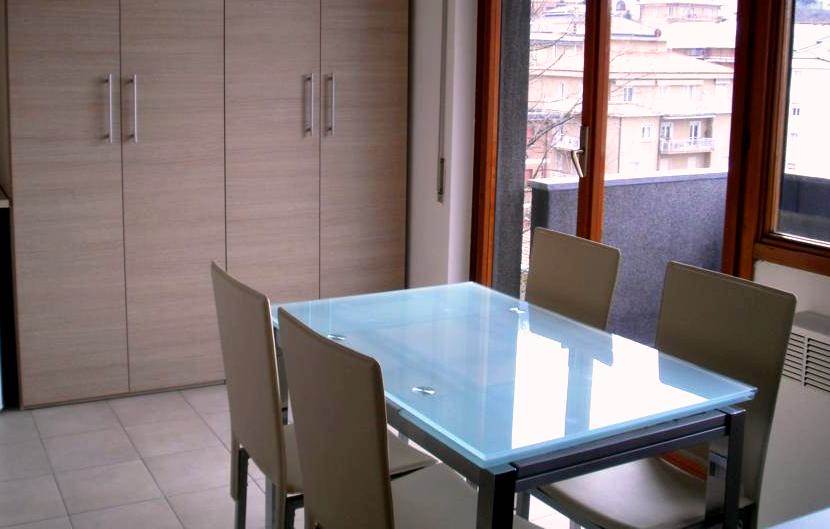 ampio monolocale con terrazzo