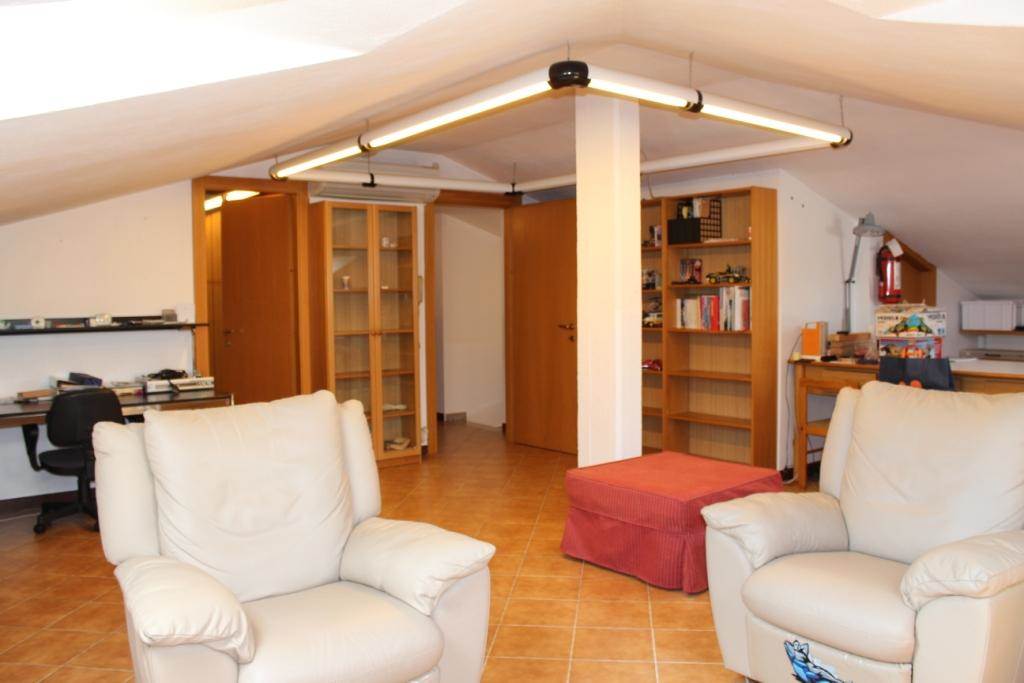 Como Lora Signorile quadrilocale