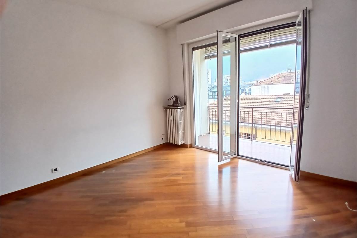 Como Borghi Vendesi Luminoso Trilocale Piano Alto