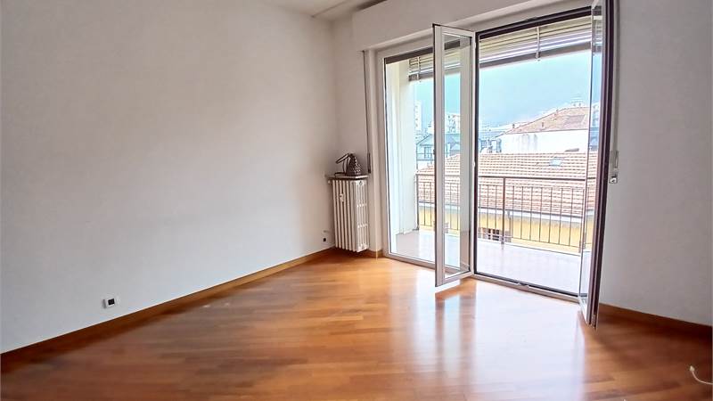 Como Borghi Vendesi Luminoso Trilocale Piano Alto