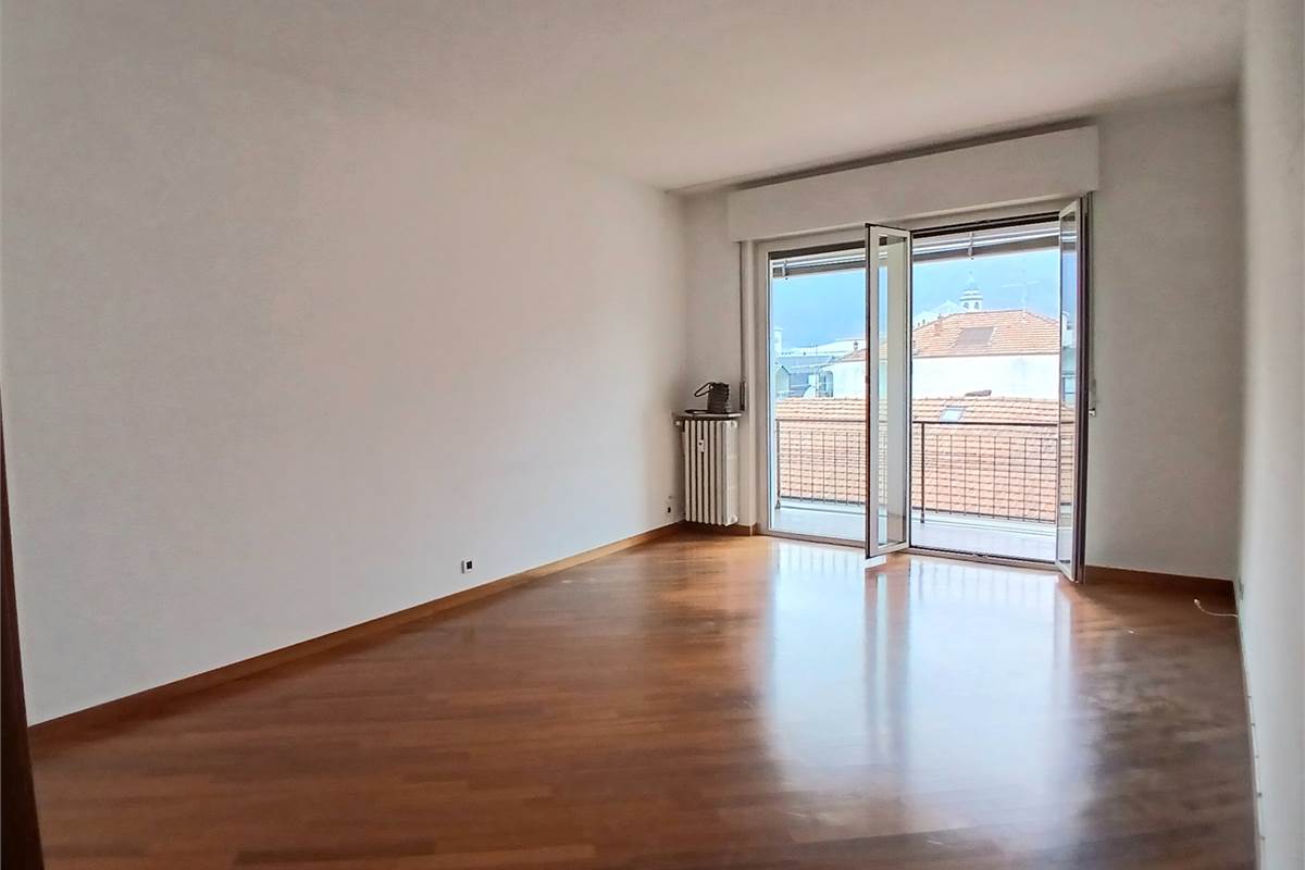 Como Borghi Vendesi Luminoso Trilocale Piano Alto