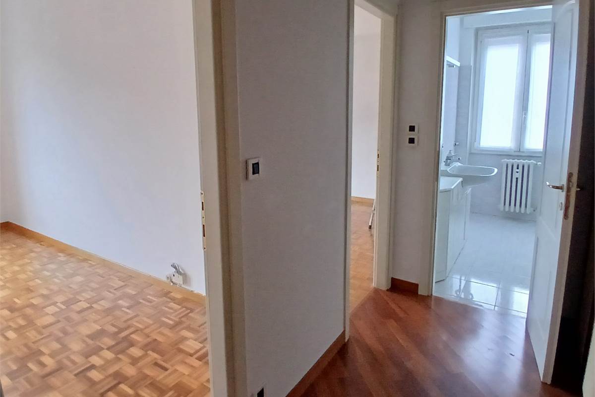 Como Borghi Vendesi Luminoso Trilocale Piano Alto