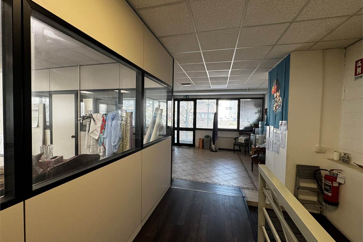 produttivo con uffici in vendita