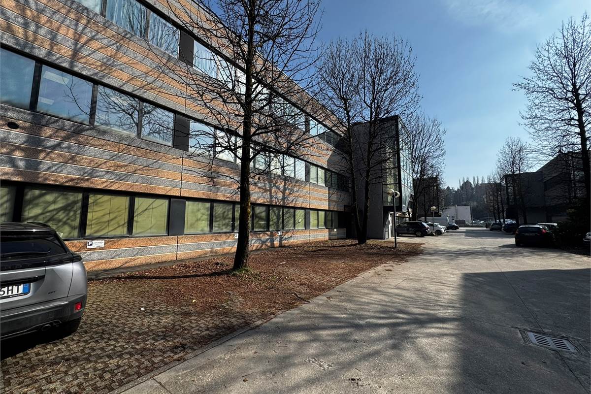 produttivo con uffici in vendita