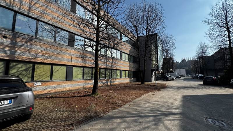 Uffici con posti auto