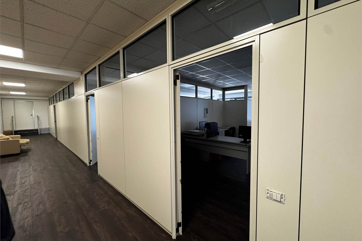 Uffici con posti auto