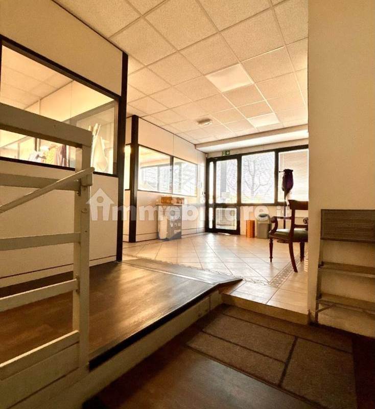 Uffici con posti auto