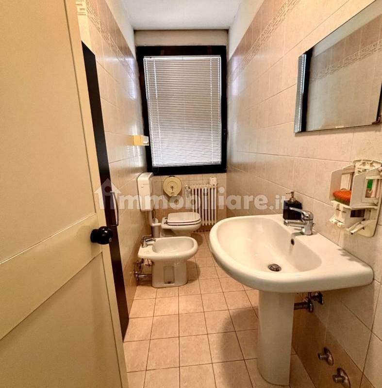 Uffici con posti auto