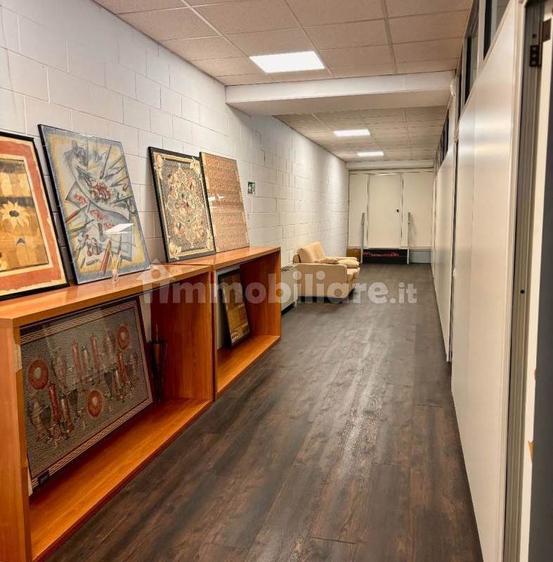 Uffici con posti auto