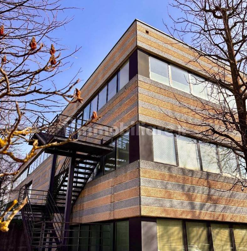 Uffici con posti auto