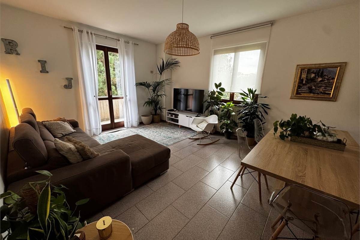 Como Lora Signorile quadrilocale