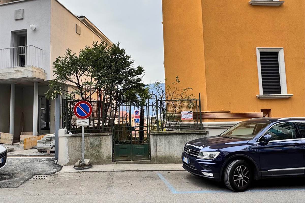 Ampio appartamento in vendita