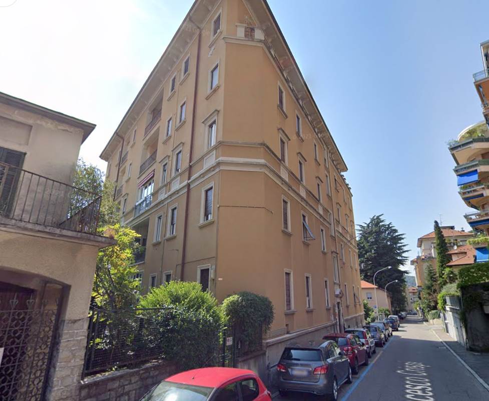 Ampio appartamento in vendita