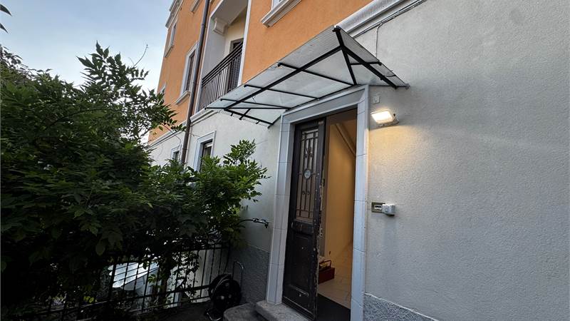 Ampio appartamento in vendita