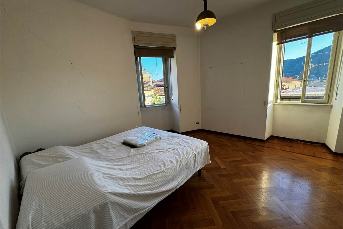 Ampio appartamento in vendita