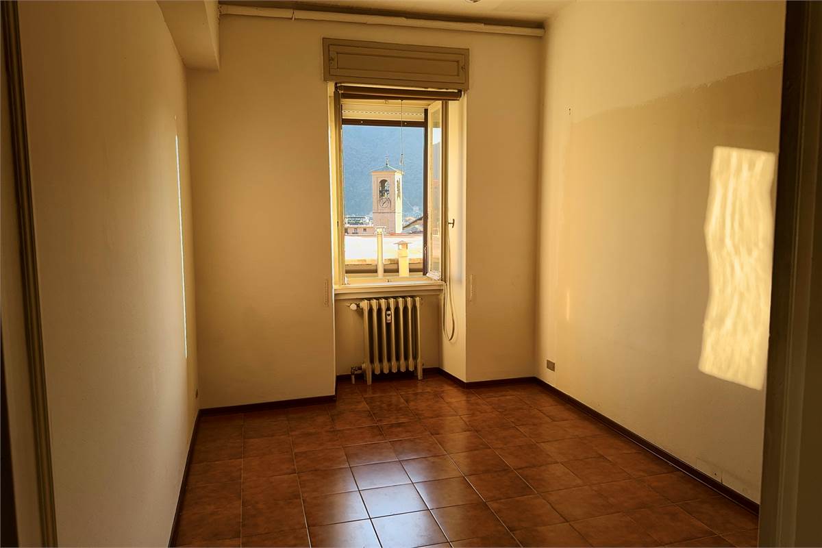 Ampio appartamento in vendita