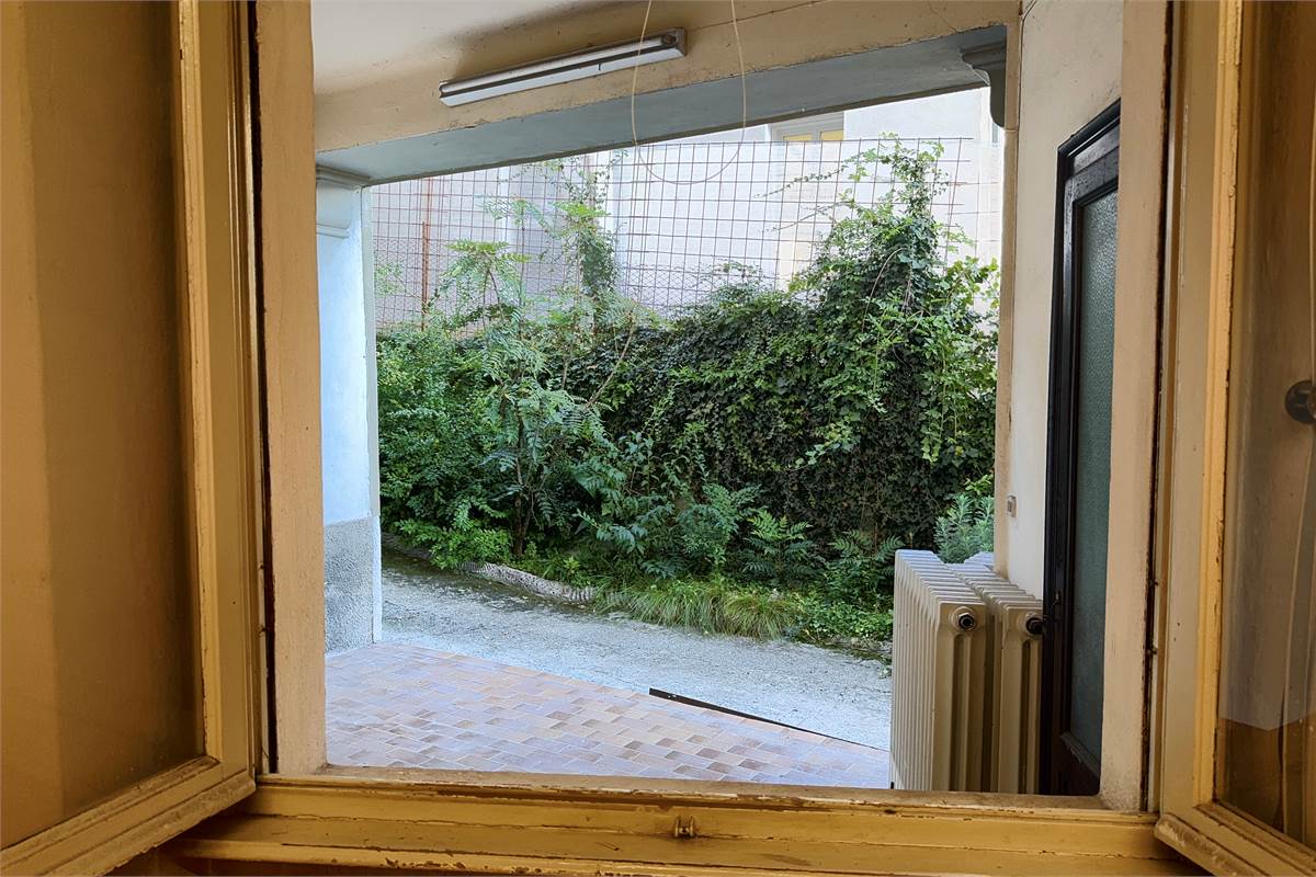 Ampio appartamento in vendita