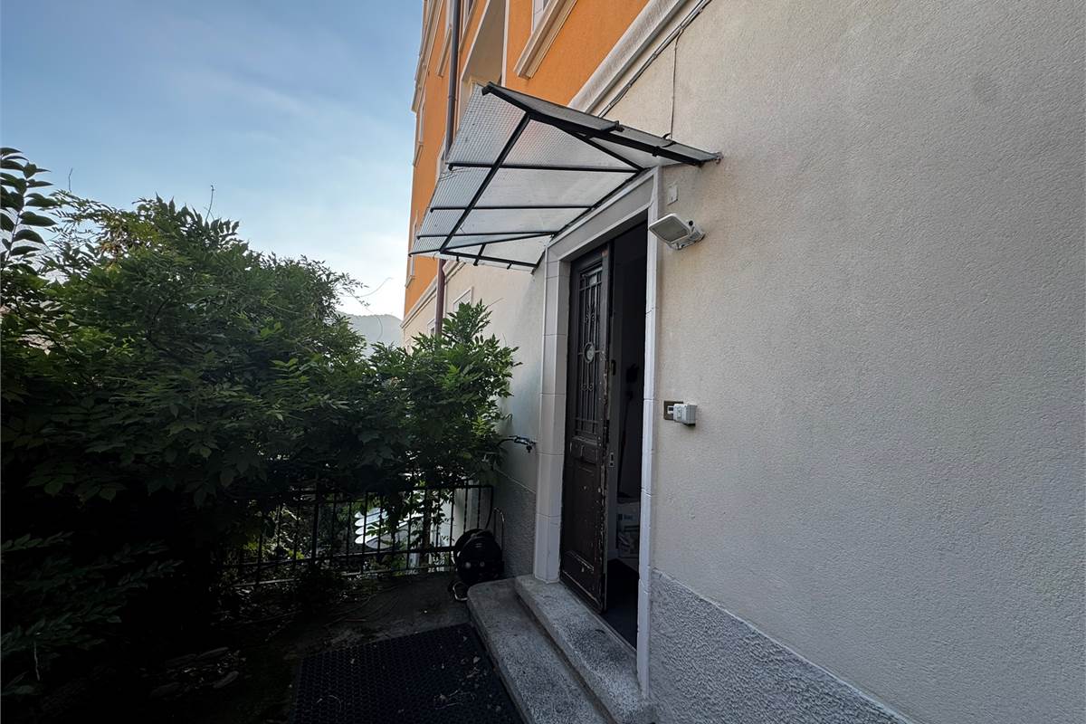 Ampio appartamento in vendita