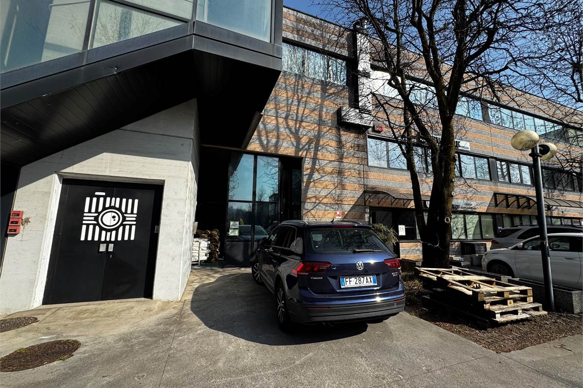 Laboratorio con accesso carraio