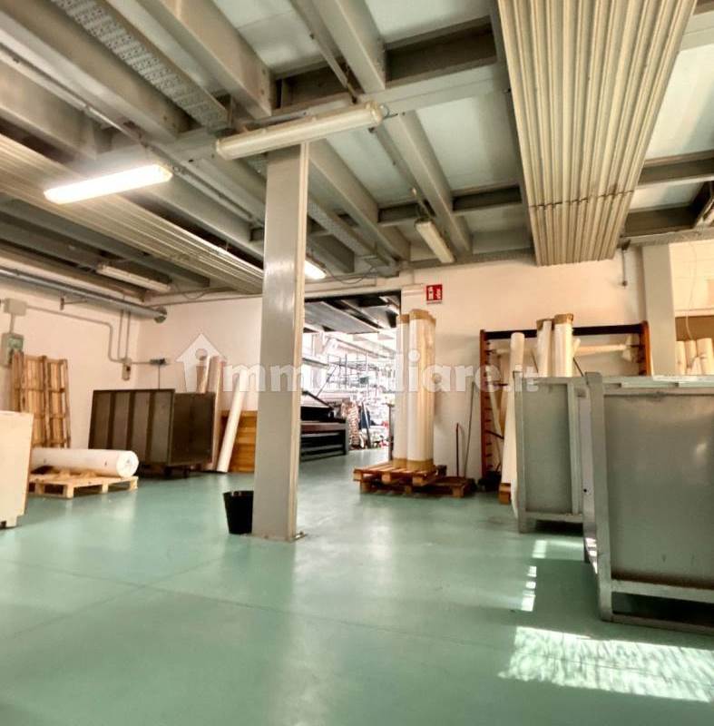 Laboratorio con accesso carraio