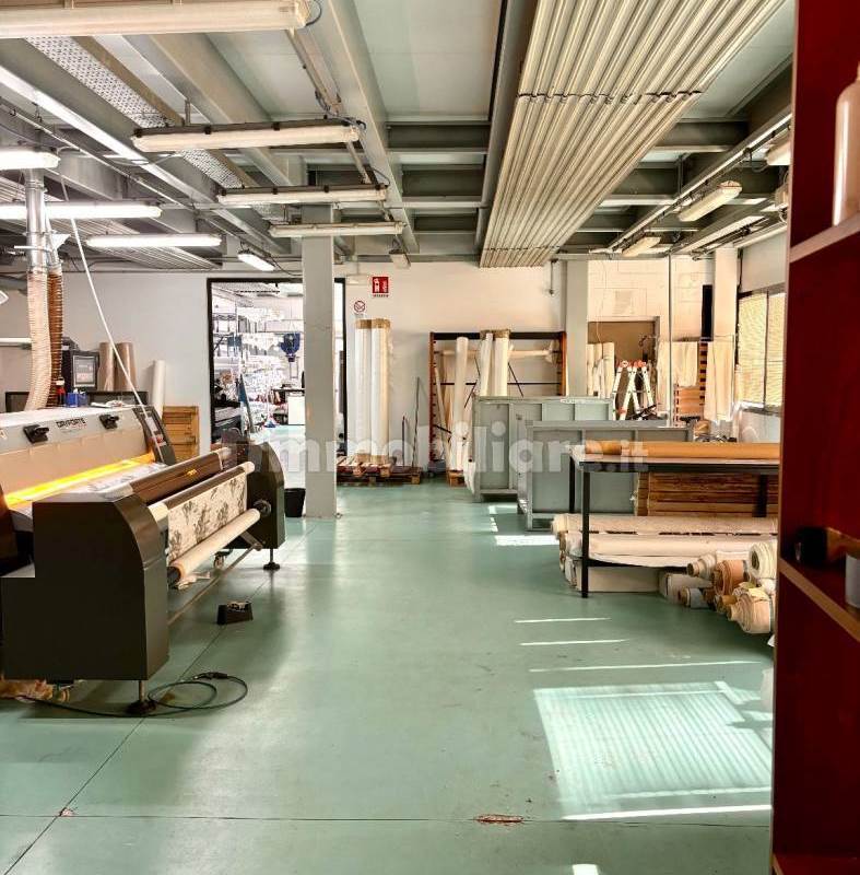 Laboratorio con accesso carraio