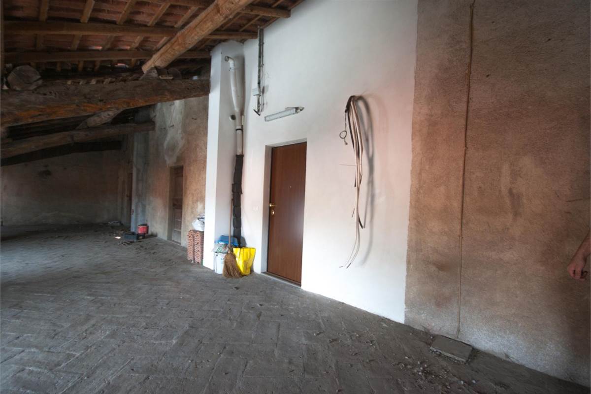 2 locali In Vendita a Bregnano