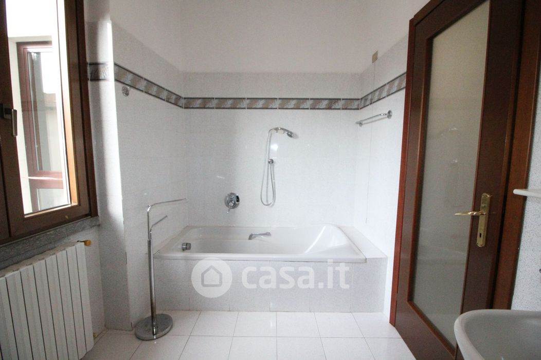 Porzione di Casa In Vendita a Lomazzo