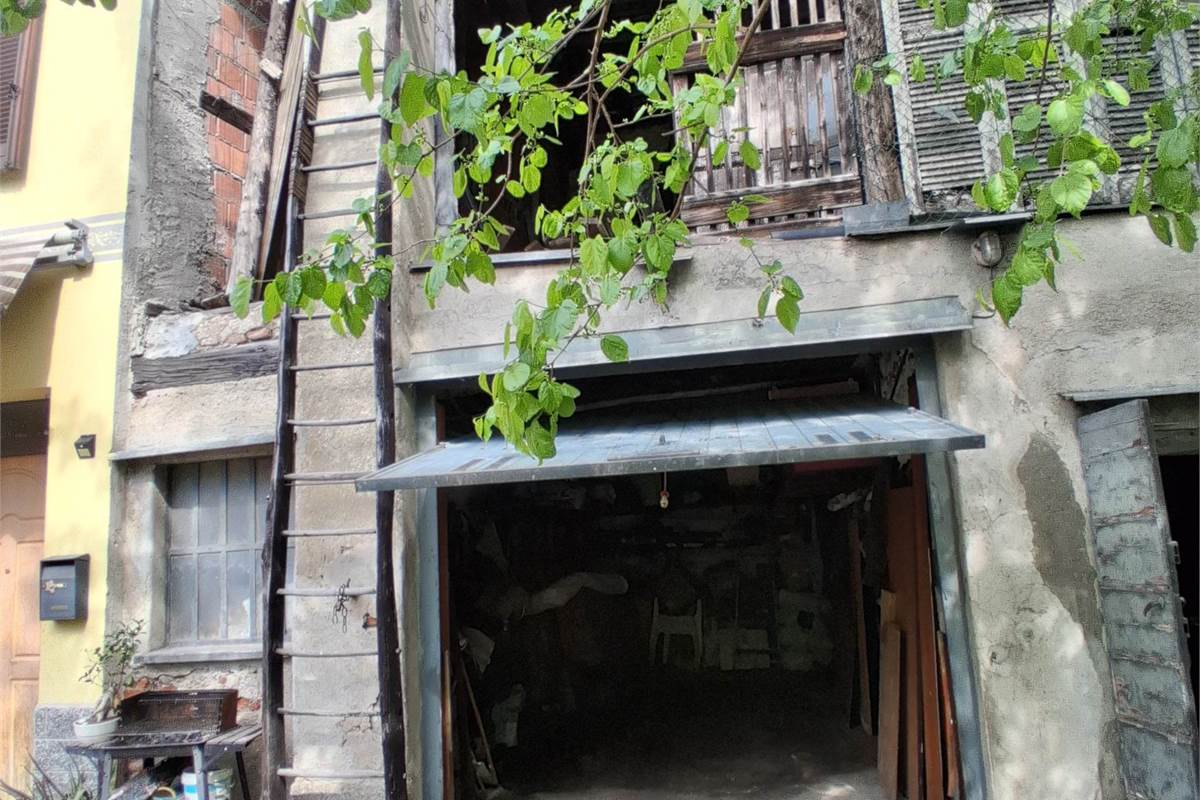 Rustico/Casale In Vendita a Fino Mornasco
