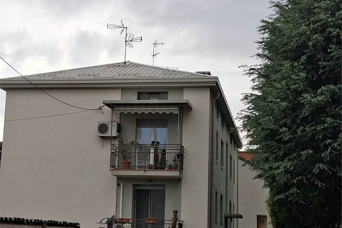 2 locali In Vendita a Rovellasca