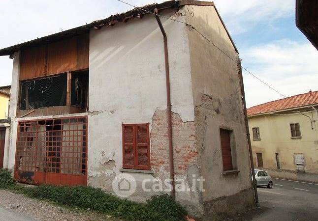 Rustico/Casale In Vendita a Fenegrò