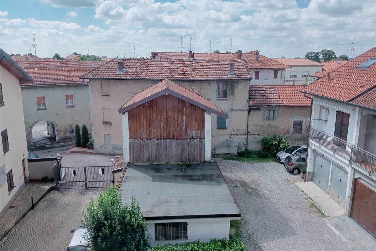 Rustico/Casale In Vendita a Fenegrò